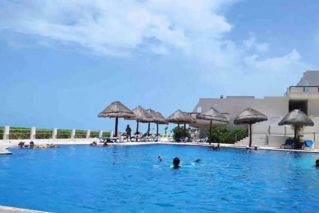 Amazing Beachfront Apartment Cancún Buitenkant foto