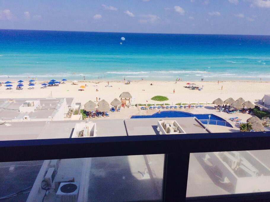 Amazing Beachfront Apartment Cancún Buitenkant foto