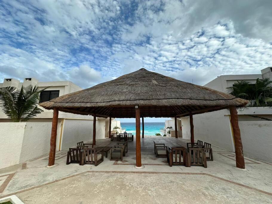 Amazing Beachfront Apartment Cancún Buitenkant foto