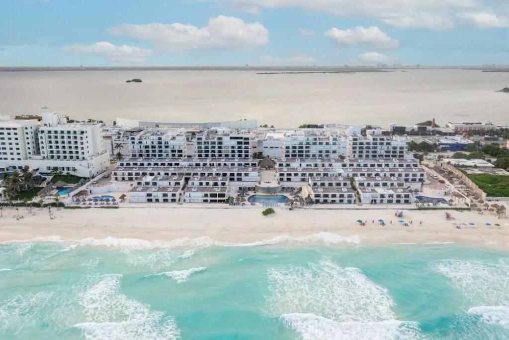 Amazing Beachfront Apartment Cancún Buitenkant foto