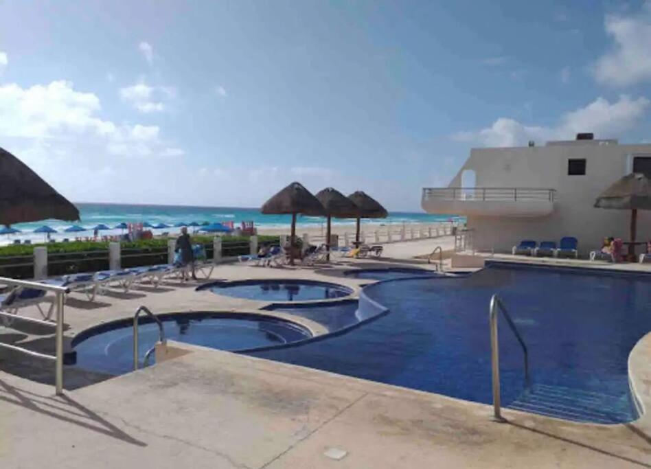 Amazing Beachfront Apartment Cancún Buitenkant foto