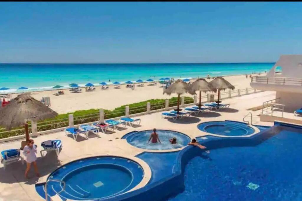 Amazing Beachfront Apartment Cancún Buitenkant foto